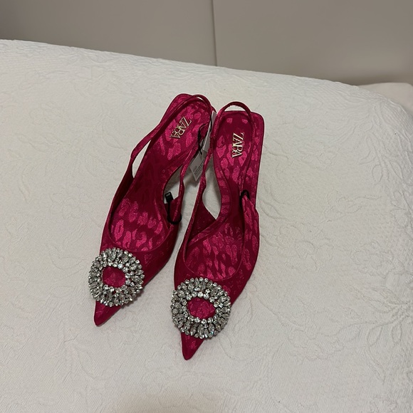 Zara shoes with rhinestones. Pink color. Size 8.5 - Picture 2 of 6